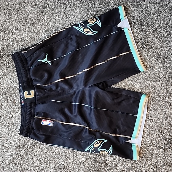 Hornets outfit - Picture 4 of 6